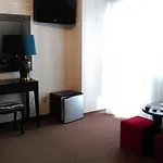 לינה וארוחת בוקר Dennis *