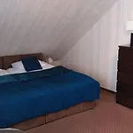 לינה וארוחת בוקר Dennis Mikołajki