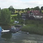 לינה וארוחת בוקר Dennis