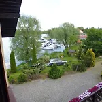 לינה וארוחת בוקר Dennis