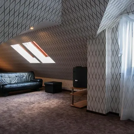 Dennis Bed & Breakfast *