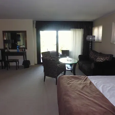 Dennis Bed and breakfast