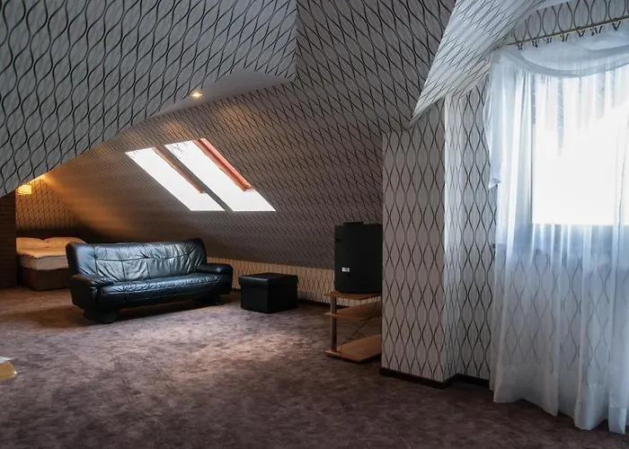 Dennis Bed & Breakfast *