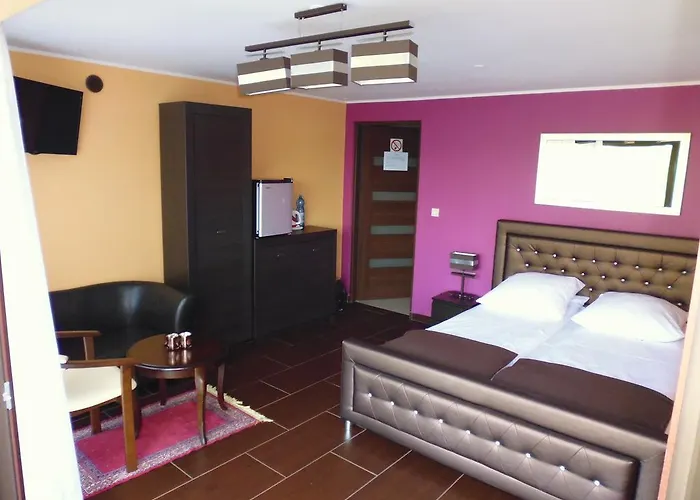 Dennis Bed & Breakfast *